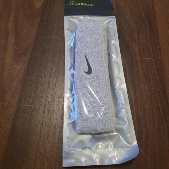 New Nike Gray Headband 70% Cotton, 19% Nylon 7% Polyester 4% Caoutchouc - Picture 1 of 2